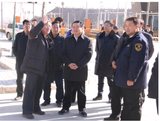 省委副書記、省長郝鵬視察青海曹家堡保稅物流中心