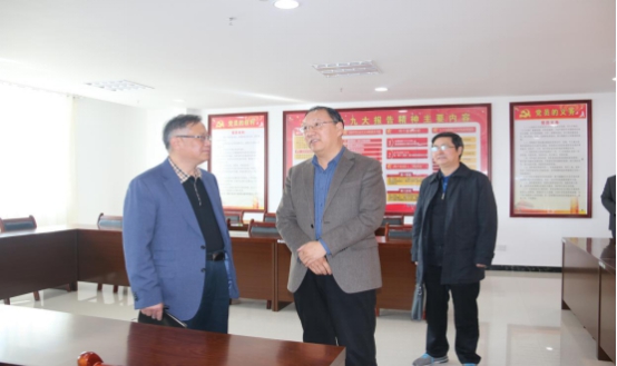 省委常委、省總工會主席馬吉孝等一行蒞臨青海物產(chǎn)集團(tuán)公司視察，調(diào)研指導(dǎo)道路貨運企業(yè)建會、貨運司機(jī)入會等工作