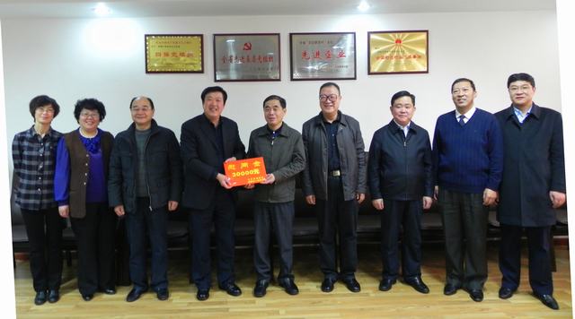 省委常委、副省長(zhǎng)駱玉林慰問(wèn)物產(chǎn)集團(tuán)