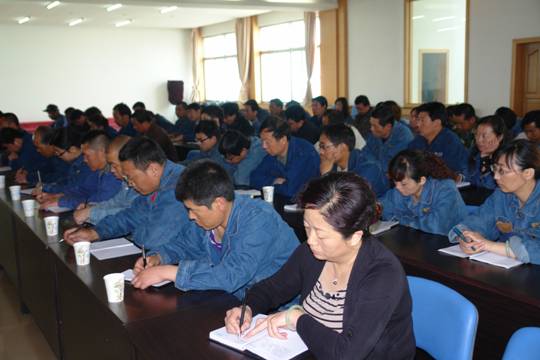 青海物產(chǎn)工業(yè)投資有限公司、青海長春炭素有限公司召開貫徹省第十二次黨代會精神學(xué)習(xí)傳