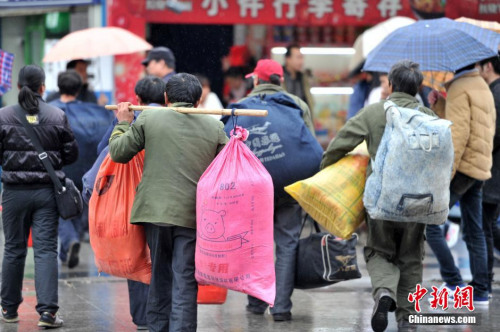 聚焦春節(jié)&ldquo;恐歸族&rdquo;：近鄉(xiāng)情怯，恐懼何來？(圖)