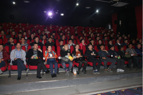 青物集團(tuán)黨委集中組織觀看優(yōu)秀紀(jì)錄片《厲害了，我的國》